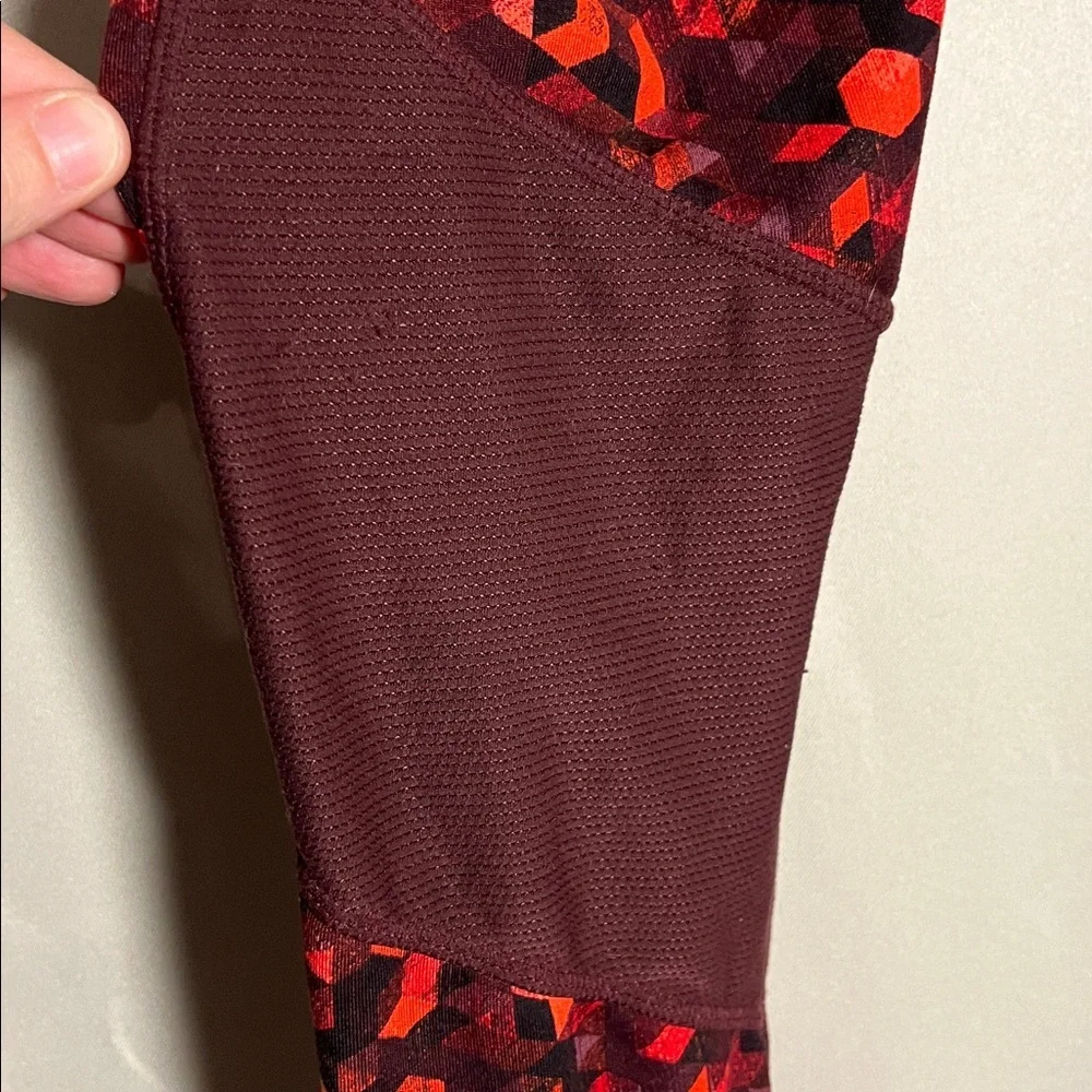 Athleta Be Free Tight Leggings Geometric Pattern‎ Red Burgundy Small
